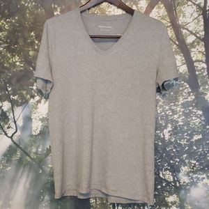 Everlane V-Neck Tee Large